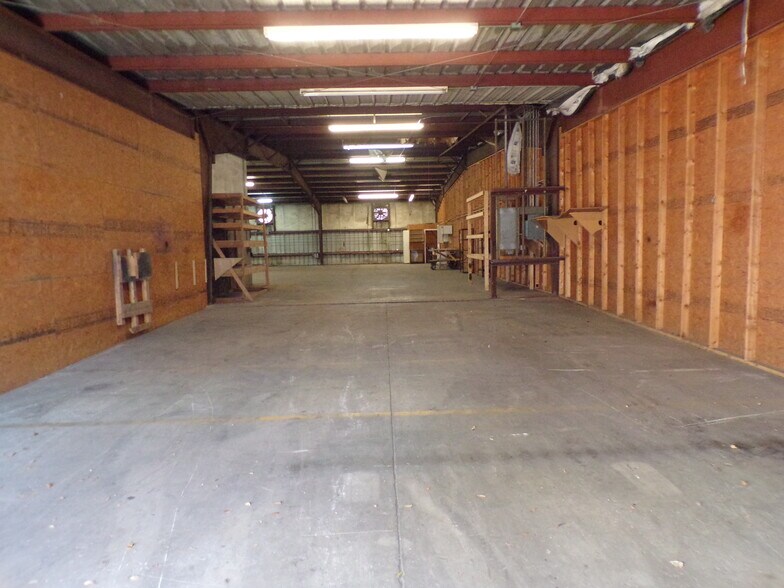 More Photos Of 3511 Century Blvd, Lakeland Warehouse For Lease