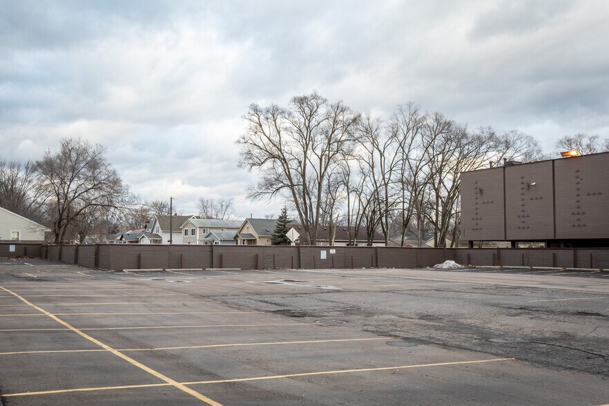 More Photos Of 3490 12 Mile Rd, Berkley Bowling Alley For Sale