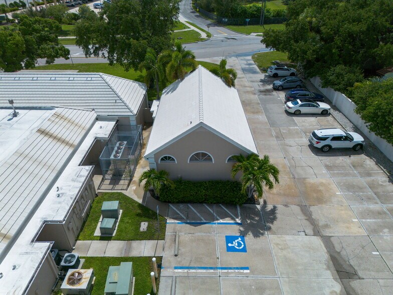 More Photos Of 3900 Clark Rd, Sarasota Medical For Sale