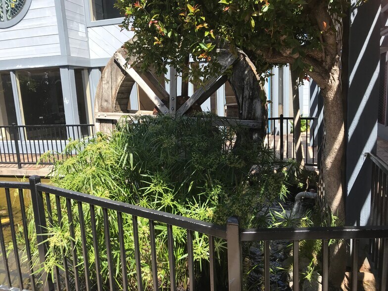 More Photos Of 360 N Midway Dr, Escondido Storefront Retail Office For Lease