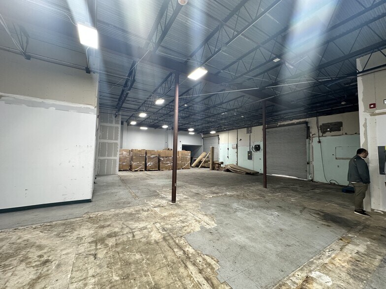 More Photos Of 1883 NW 38th Ave, Lauderhill Light Distribution For Sale