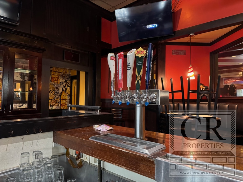 More Photos Of 23 Crystal Run Xing, Middletown Restaurant For Lease