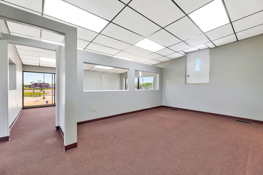 More Photos Of 11209 W Kellogg, Wichita Auto Dealership For Sale