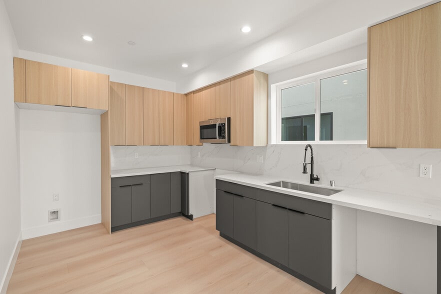 More Photos Of 913 N Hobart Blvd, Los Angeles Apartments For Sale