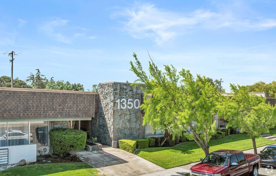 More Photos Of 1350 W Robinhood Dr, Stockton Office For Lease