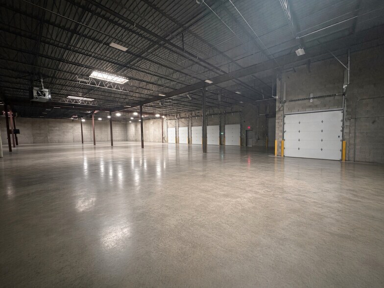 More Photos Of 210 Mittel Dr, Wood Dale Warehouse For Lease