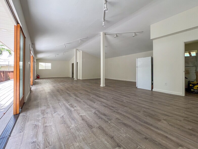 More Photos Of 2443 Prince Edward St, Honolulu Restaurant For Lease