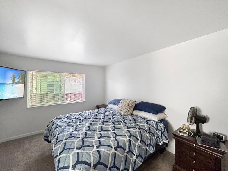 More Photos Of 2536 Grove Way, Castro Valley Apartments For Sale