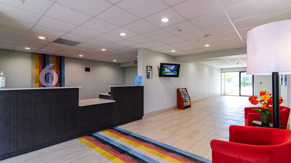 More Photos Of 110 E Highway 6, Alvin Hotel For Sale