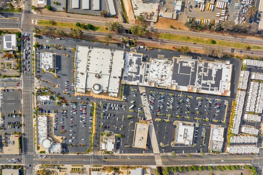 More Photos Of 310-340 W Valley Pky, Escondido Unknown For Lease