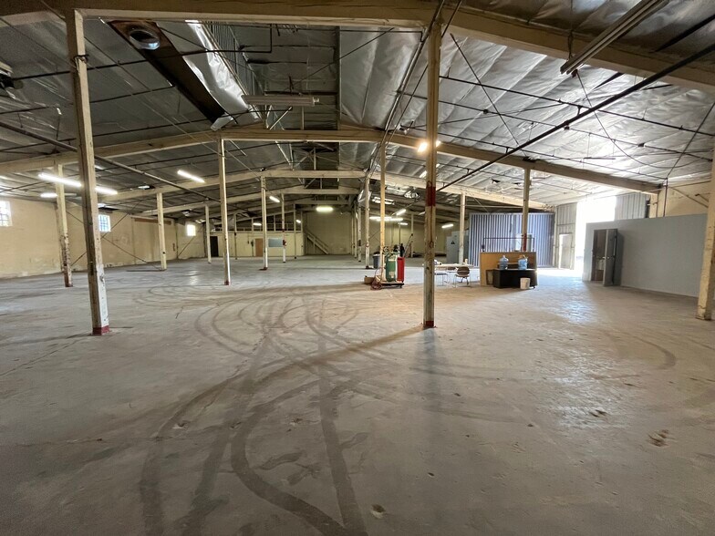 More Photos Of 8832 Miner St, Los Angeles Manufacturing For Lease