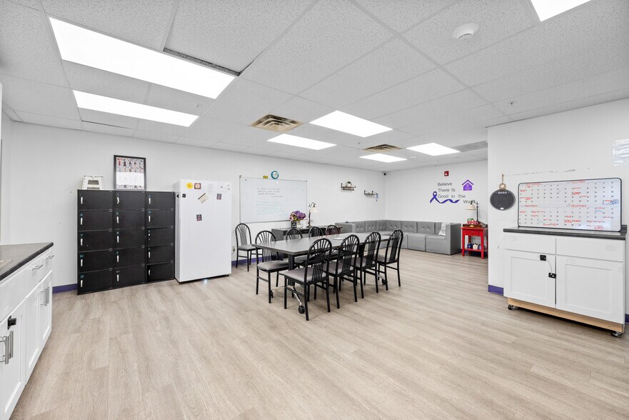 More Photos Of 49 Olive St, Gallipolis Office For Sale