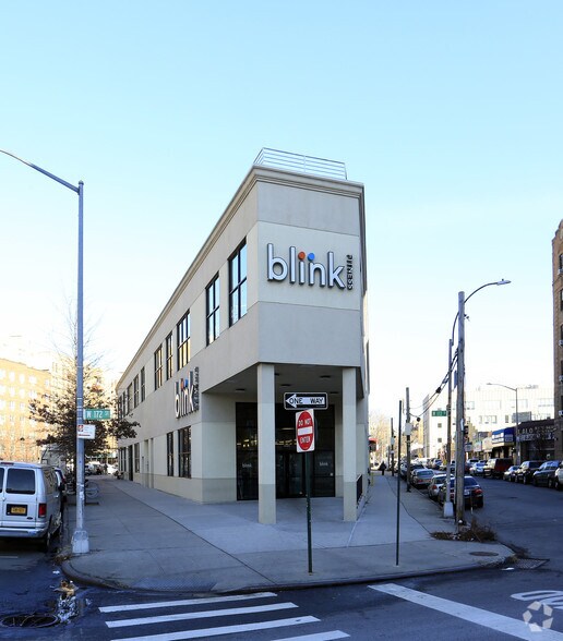 More Photos Of 1490 Macombs Rd, Bronx General Retail For Lease