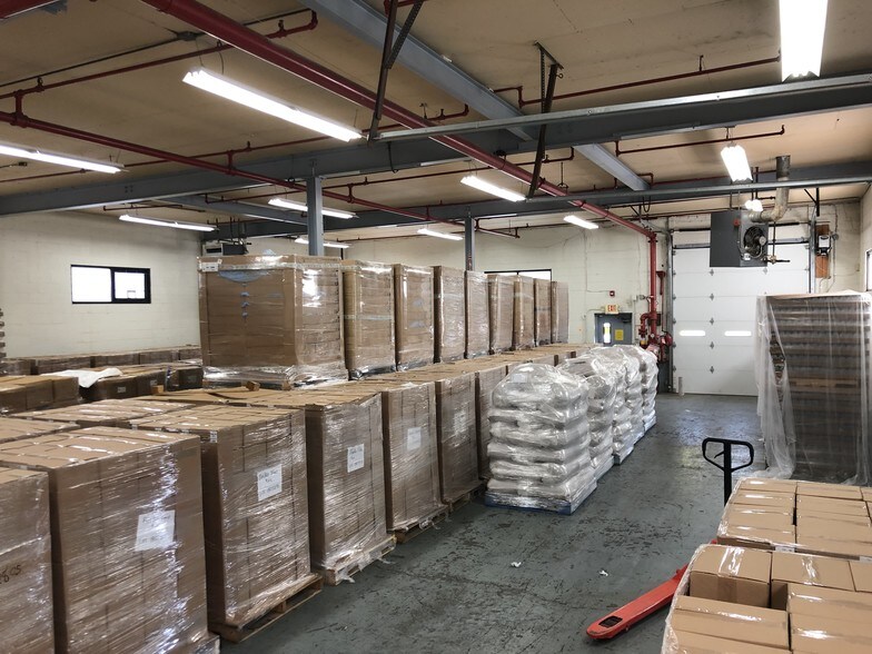 More Photos Of 20 Industrial St W, Clifton Manufacturing For Lease