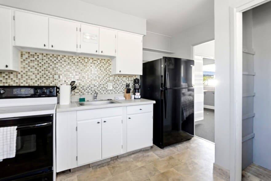 More Photos Of 11965 Gulf Blvd, Treasure Island Hotel For Sale