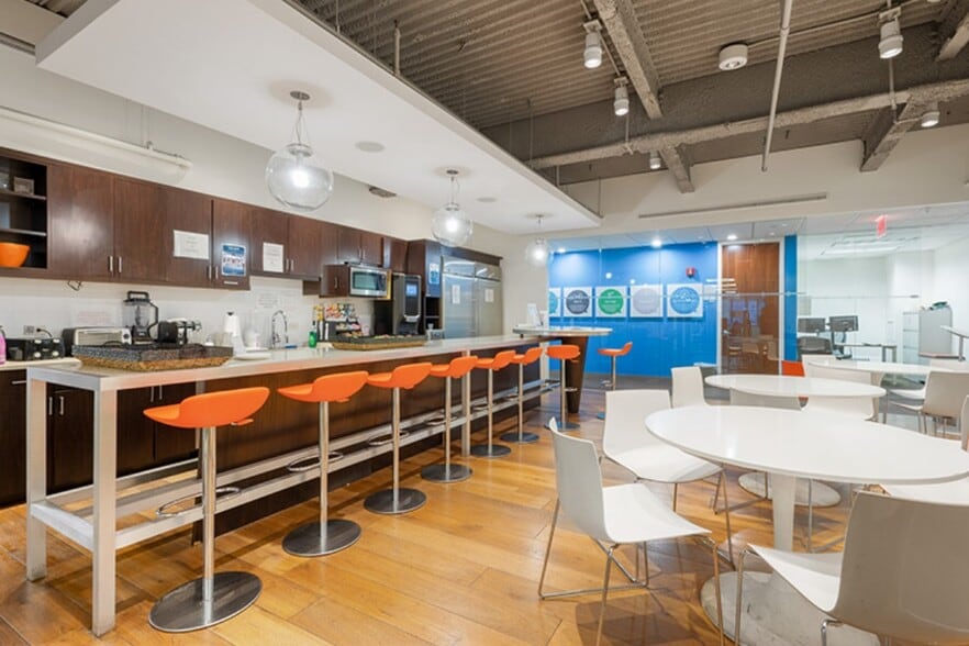 More Photos Of 622 Third Ave, New York Office For Lease