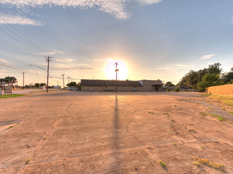 More Photos Of 809 SW 4th St, Moore Religious Facility For Sale