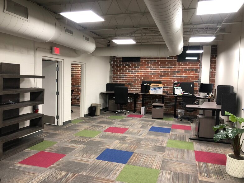 More Photos Of 7490 N 36th St, Pinellas Park Loft Creative Space For Lease