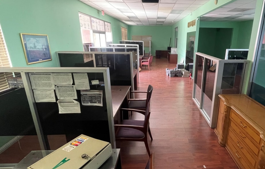 More Photos Of 933 S Western Ave, Los Angeles Auto Dealership For Lease