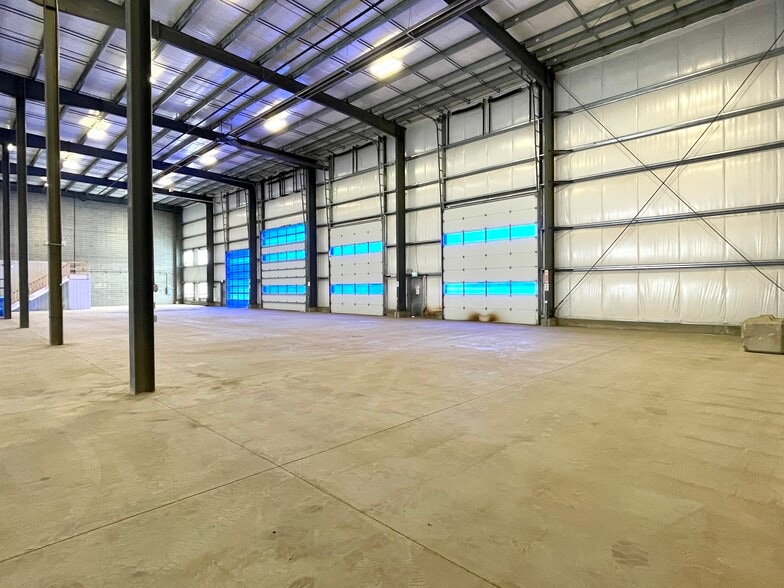 More Photos Of 20 Veenstra Dr, Red Deer County Warehouse For Lease