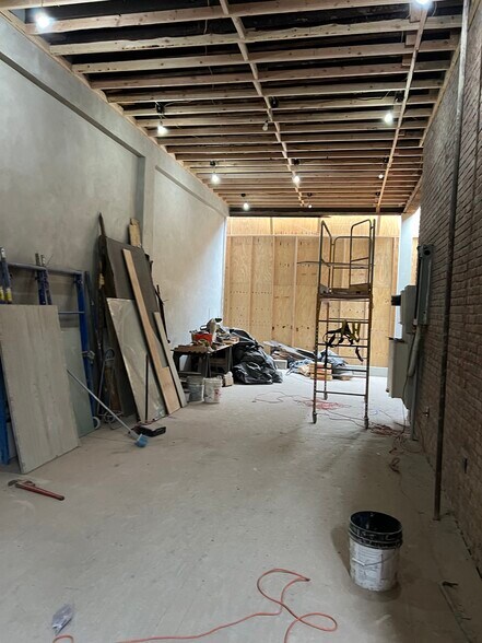 More Photos Of 364 Summit Ave, Jersey City Storefront For Lease