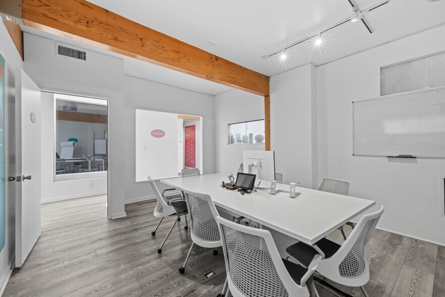 More Photos Of 513 Boccaccio Ave, Venice Office For Lease
