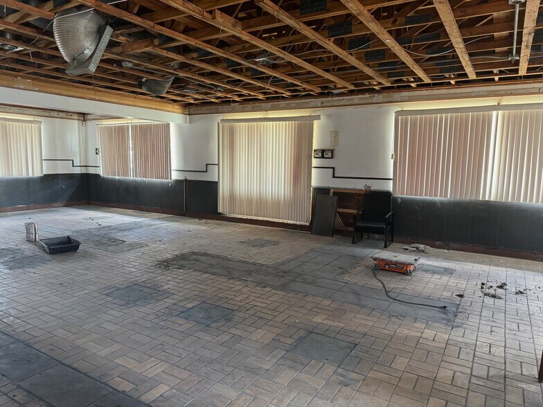 More Photos Of 12857 Woodward Ave, Highland Park Fast Food For Sale