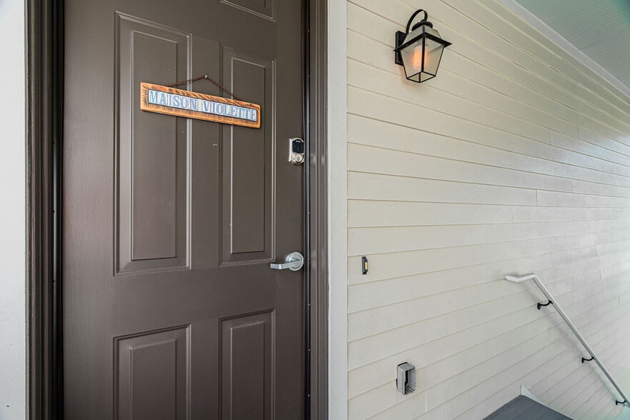 More Photos Of 1201 Baronne St, New Orleans Hotel For Sale