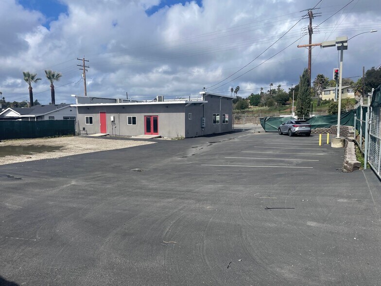 More Photos Of 1990 S Santa Fe Ave, Vista Freestanding For Sale