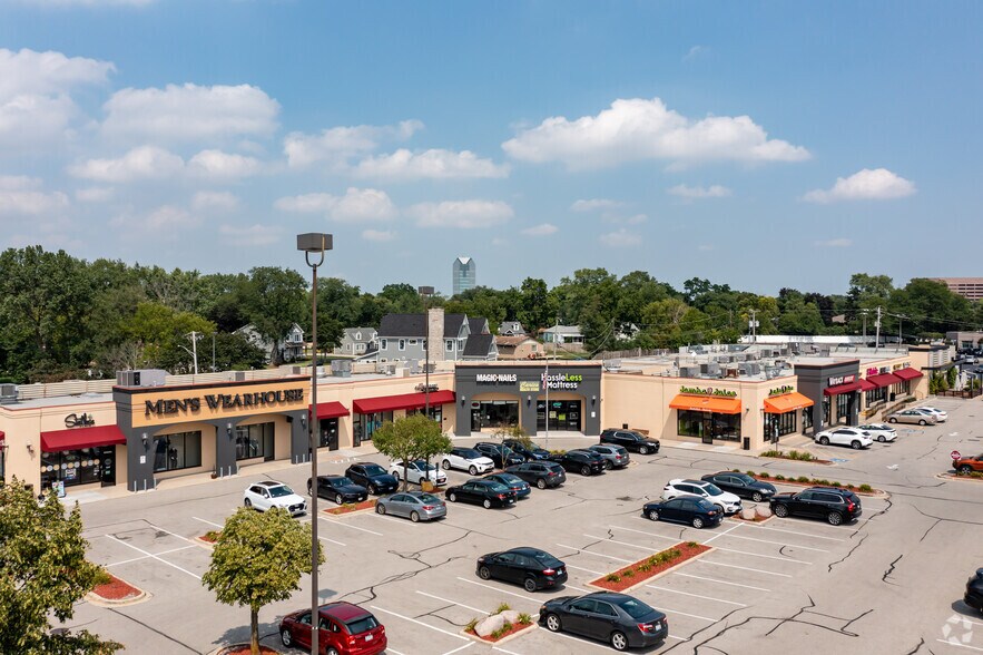 More Photos Of 17W400-17W460 22nd St, Oakbrook Terrace Unknown For Lease