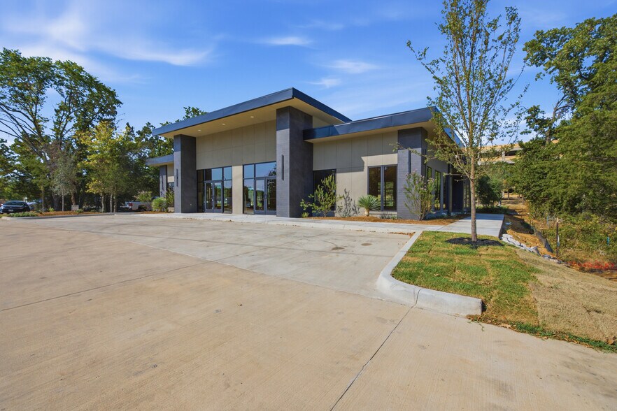 More Photos Of 1420 W Kirkwood Blvd, Southlake Office For Lease