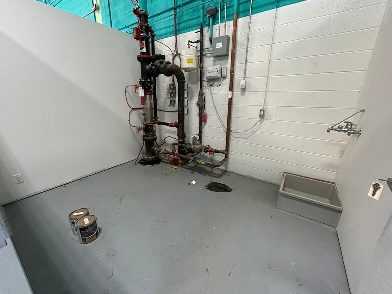 More Photos Of 14819 118th Ave, Edmonton Warehouse For Lease