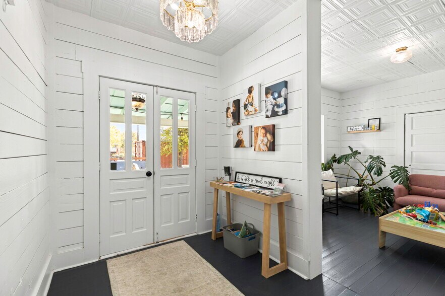 More Photos Of 322 S Main St, Boerne General Retail For Sale