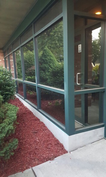 More Photos Of 190 Parish Dr, Wayne Office For Lease