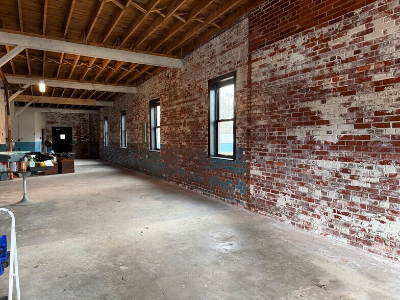 More Photos Of 141 Depot St, Roxboro Office For Lease