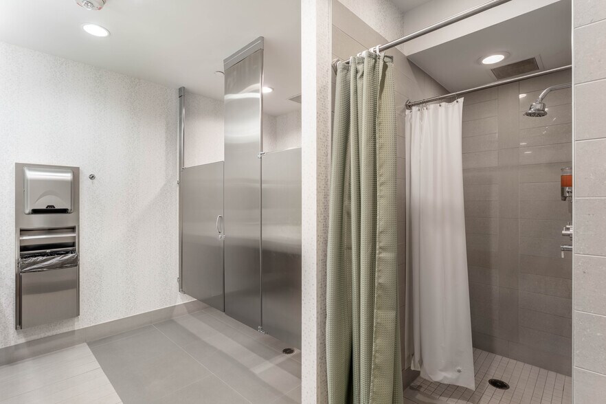 More Photos Of 4835 Lyndon B Johnson Fwy, Dallas Unknown For Lease