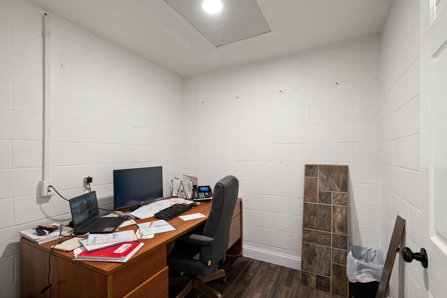 More Photos Of 101 E Marshall St, Remington Storefront Retail Office For Lease