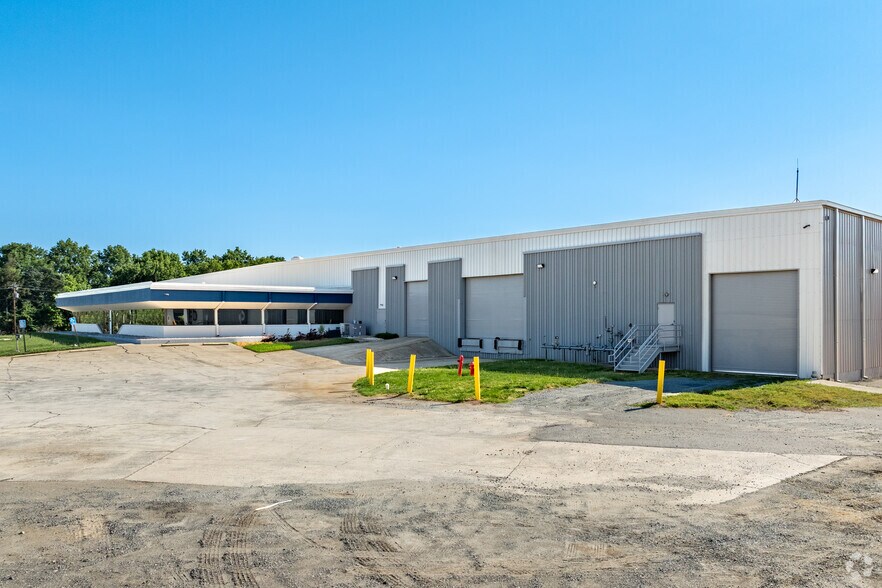 More Photos Of 11707 Steele Creek Rd, Charlotte Manufacturing For Lease