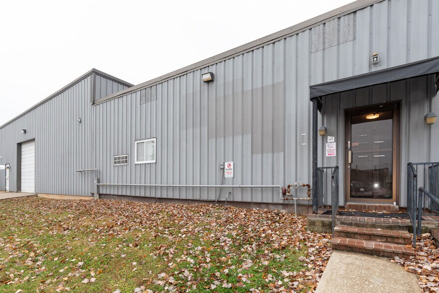 More Photos Of 2300B Plantside Dr, Louisville Warehouse For Lease