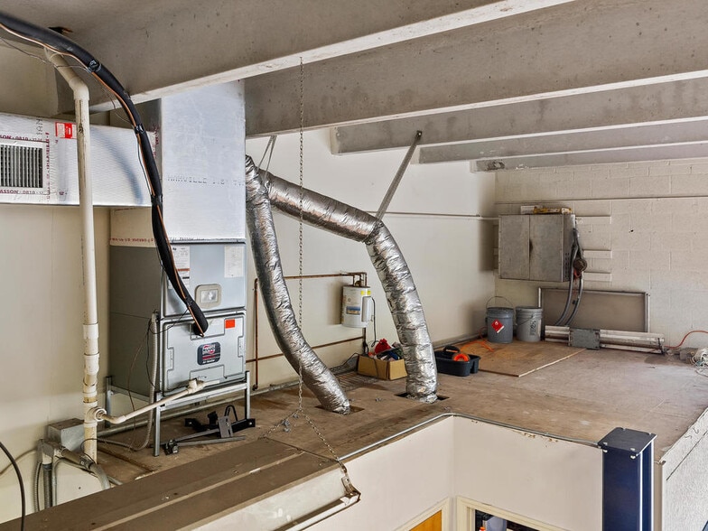 More Photos Of 1360-1396 SE Huffman Rd, Port Saint Lucie Warehouse For Lease