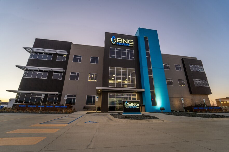 More Photos Of 3285 47th St S, Fargo Office For Sale