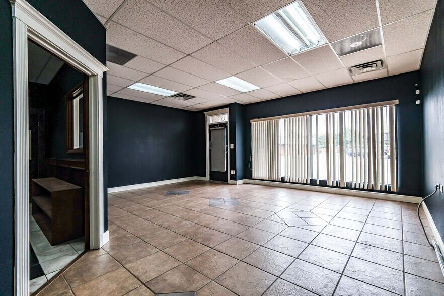 More Photos Of 3209 34th St, Lubbock Flex For Lease