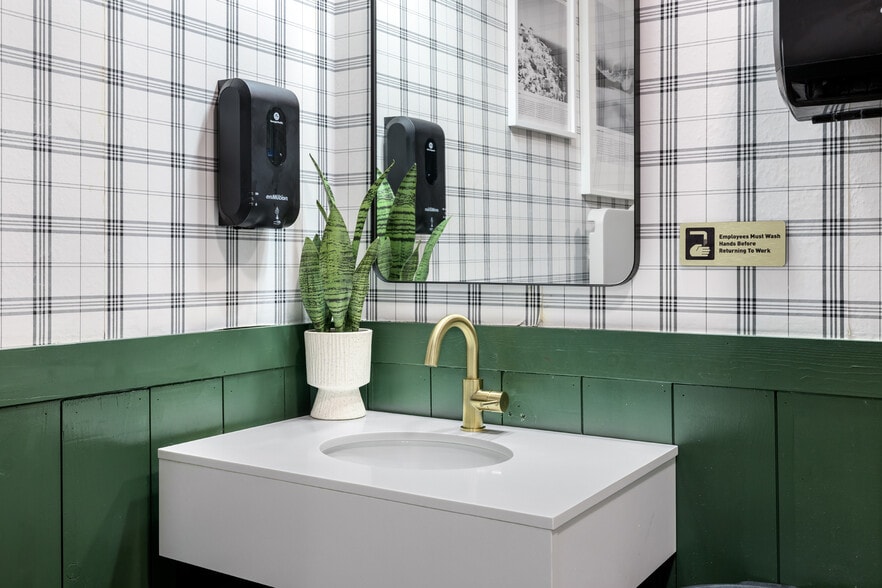 More Photos Of 14 W Main St, Idabel Restaurant For Sale