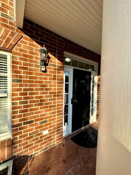 More Photos Of 6501 Creedmoor Rd, Raleigh Office Residential For Lease