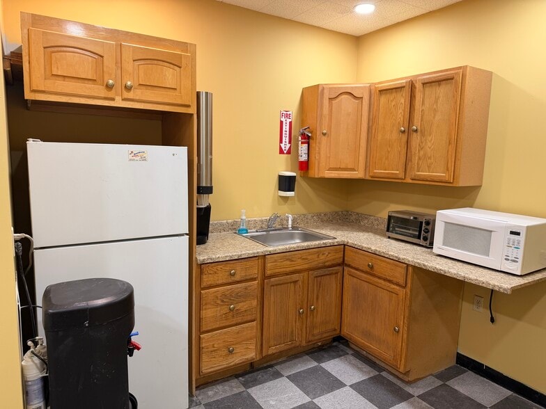 More Photos Of 620 Ella T Grasso Blvd, New Haven Manufacturing For Lease