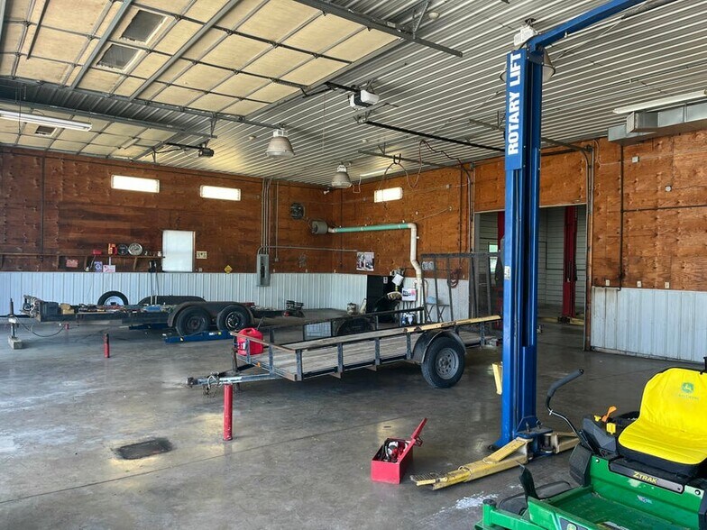 More Photos Of 828 Commercial St, Marshfield Industrial For Lease