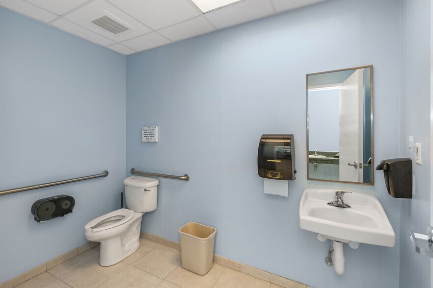 More Photos Of 411 Turner St, Clearwater Religious Facility For Lease