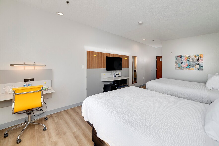 More Photos Of 195 Country Club Dr, Stockbridge Hotel For Sale