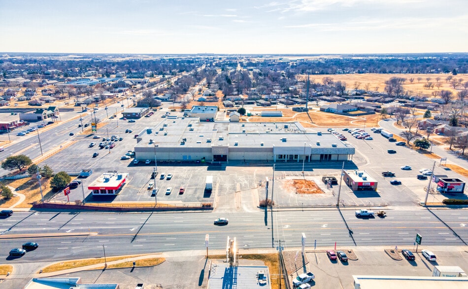 More Photos Of 7393 W Central Ave, Wichita General Retail For Lease