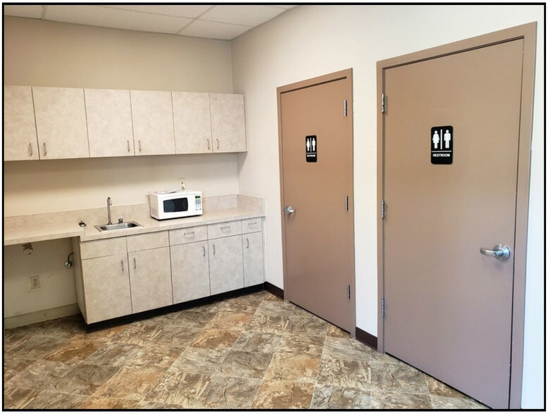 More Photos Of 2995 R St, Merced Freestanding For Lease